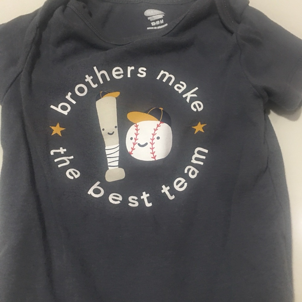 Old navy Tshirt babyboys 12-16 months